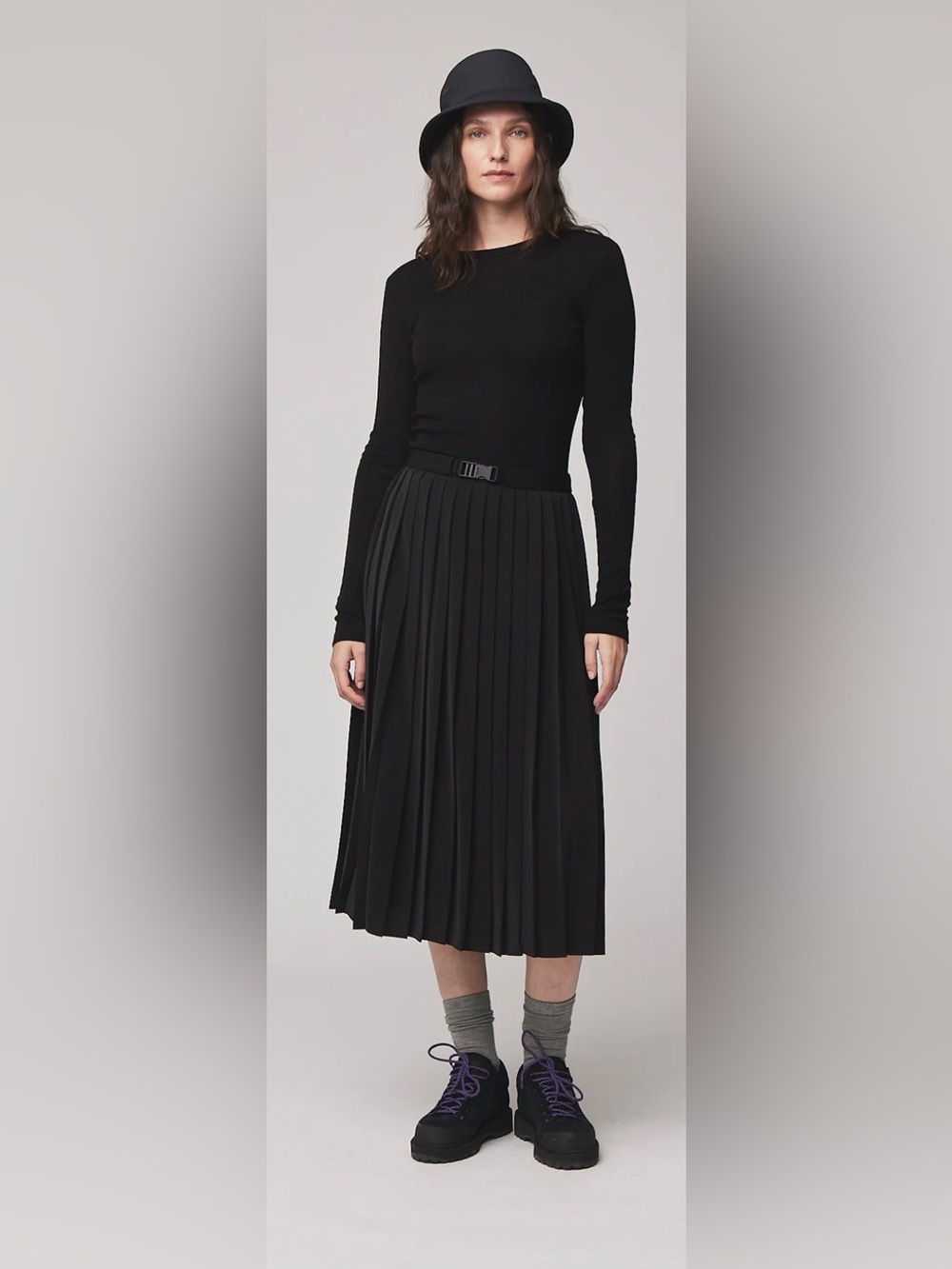 Tilley Tech Slk Pleated Skirt in black